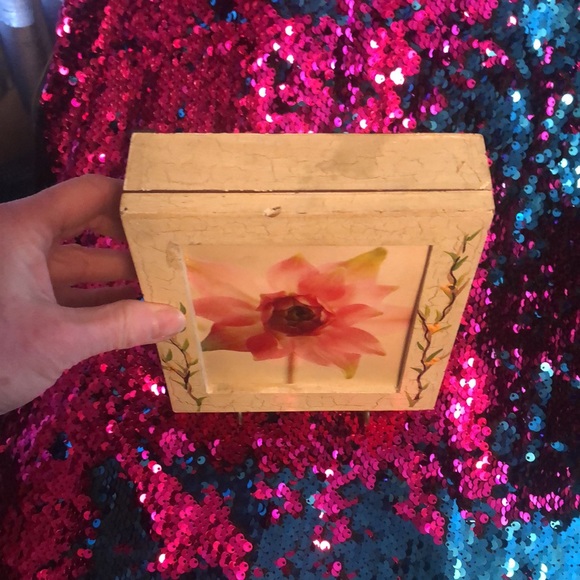 Beautiful Shabby Chic Floral Jewelry Box that can be hung on a wall! - Picture 5 of 13